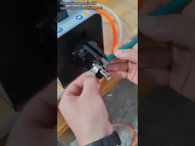 Pneumaattinen pienten liittimien puristuskone puristimella