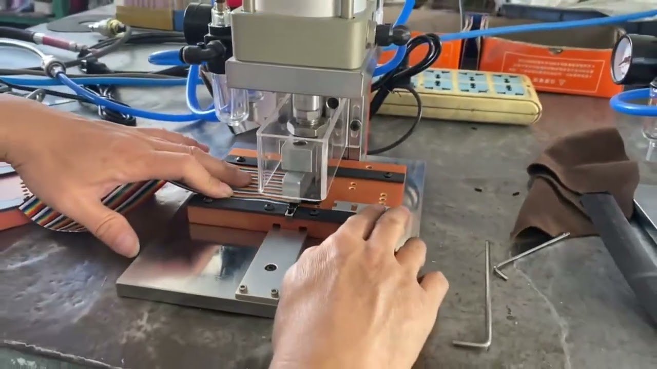 Puoliautomaattinen puristuskone – aito toimintavideo reaaliajassa