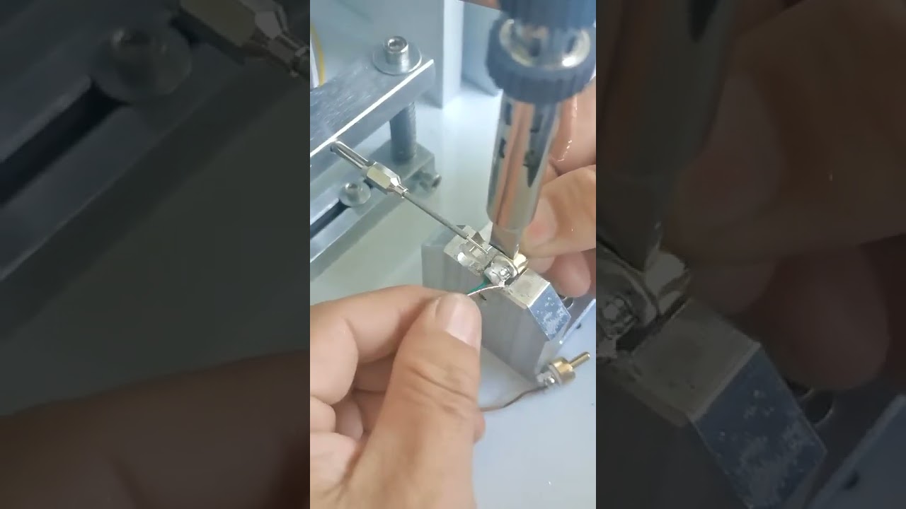 Puoliautomaattinen jalkakäyttöinen juotoskone USB-kaapeleille, PCB-levyille ja LED-nauhoille