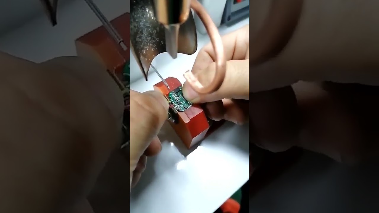 Puoliautomaattinen USB-kaapelin valmistuskone | Salamaliittimen ja Type-C:n juotoskone