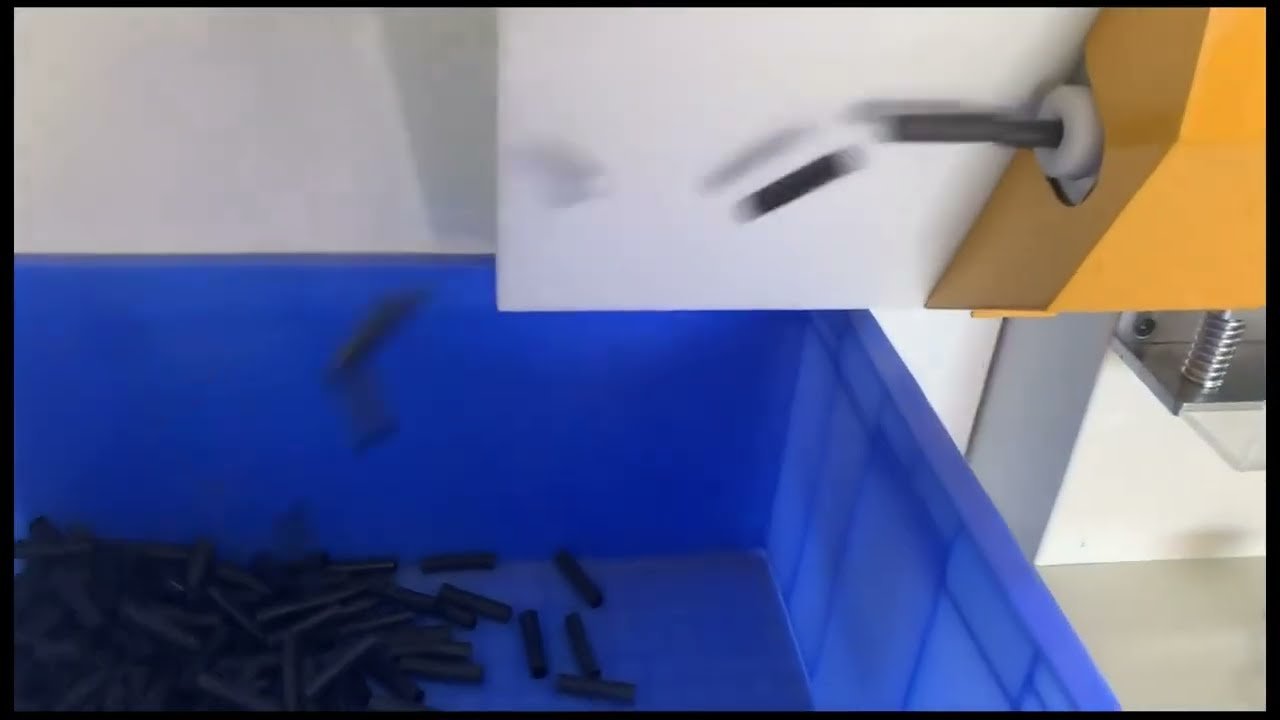 Automaattinen kumiletkun, PVC:n, silikonin, EPDM:n ja vaahtomuovin putkenleikkauskone